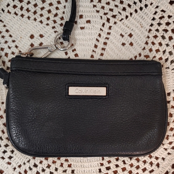 Calvin Klein Black Butter Soft  Leather Small Wristlet Zip Top Two Compartments - Picture 1 of 7